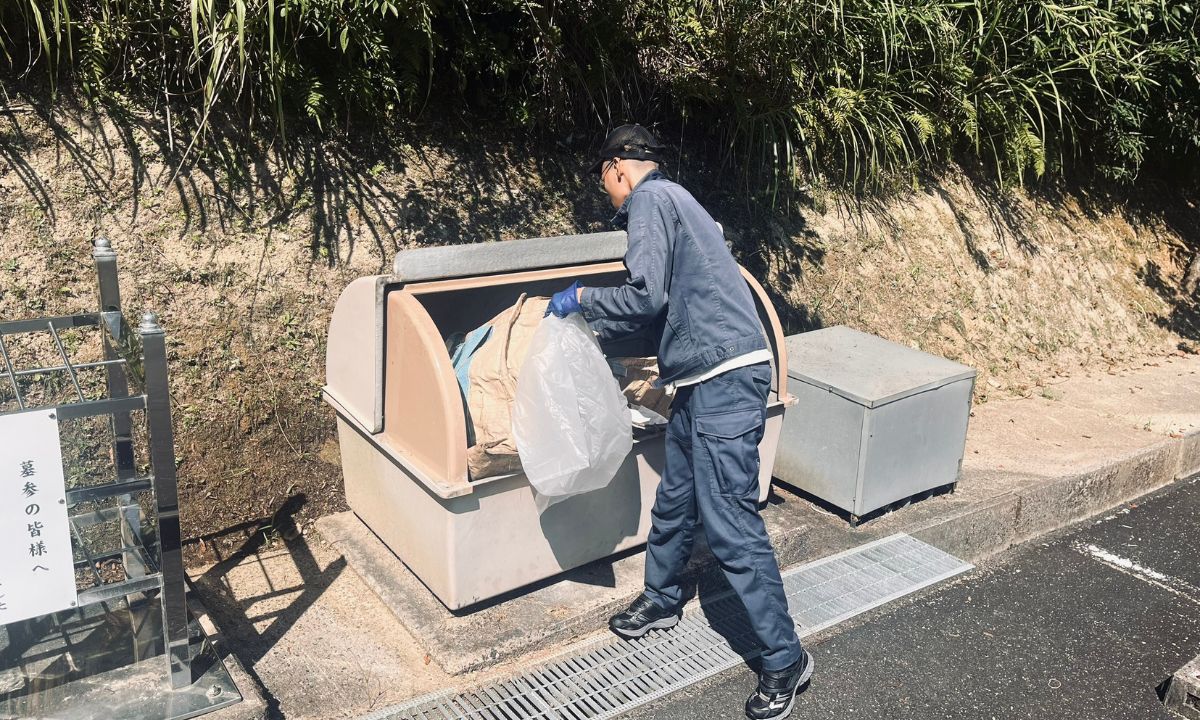 霊園の掃除